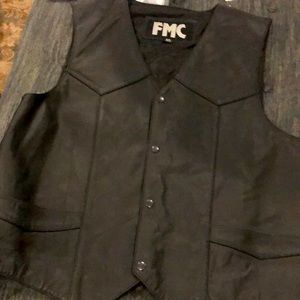 Black mens size 50 leather motorcycle vest.
